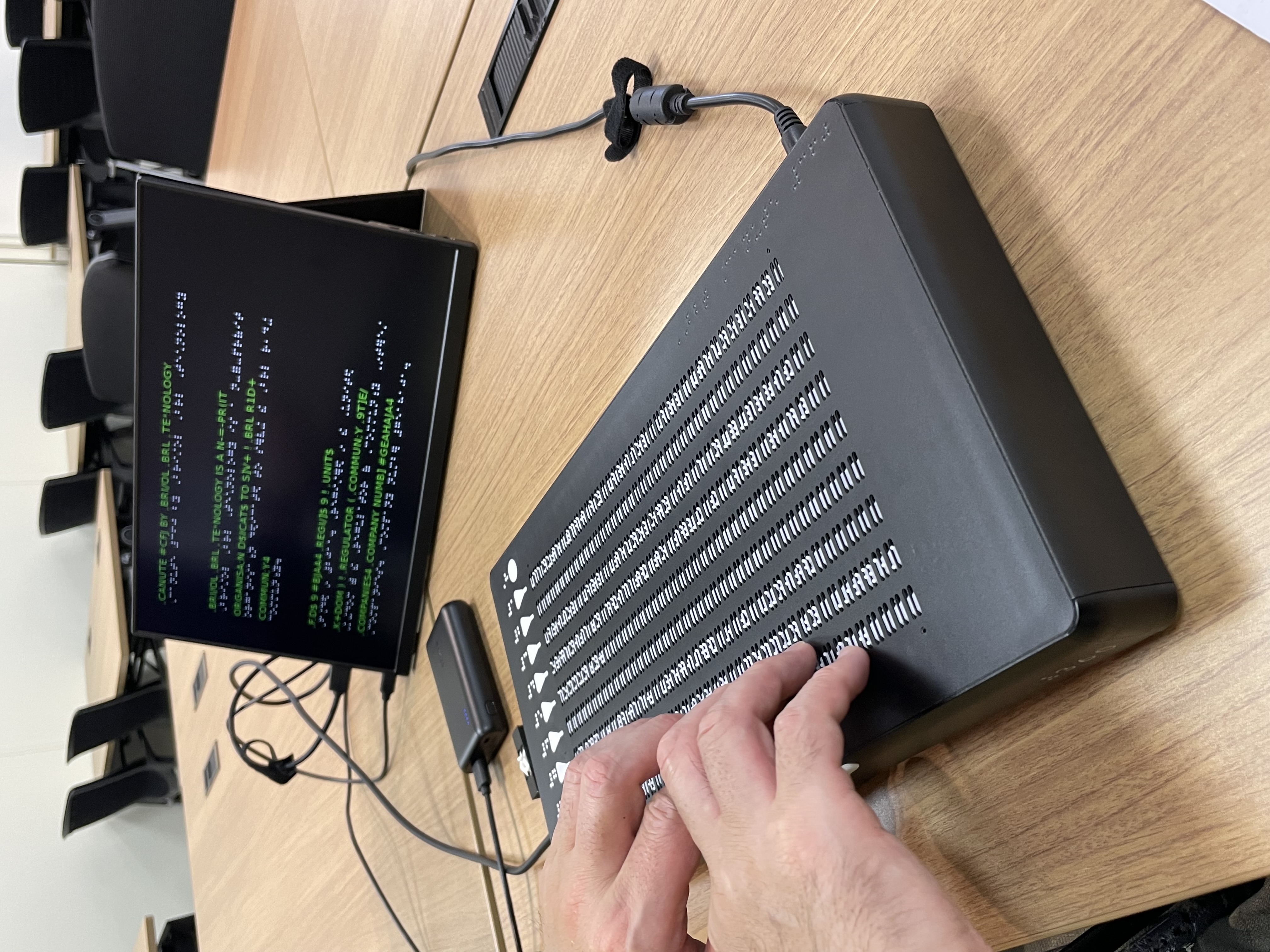 イベントで紹介した多行点字ディスプレイCanute 360 写真: イベントで紹介した多行点字ディスプレイCanute 360