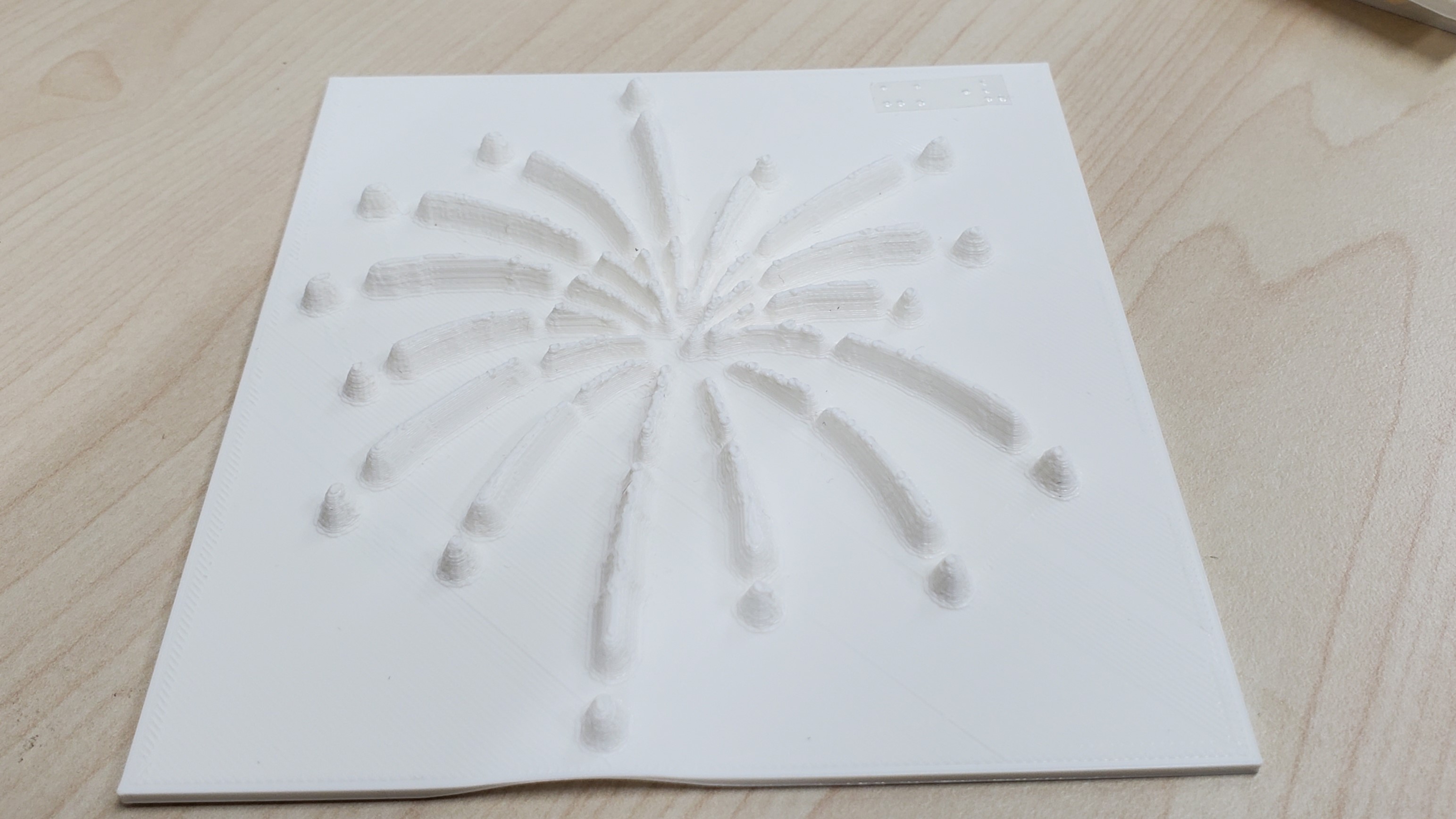 シンポジウムで取り上げた打ち上げ花火の3Dモデル 写真: シンポジウムで取り上げた打ち上げ花火の3Dモデル